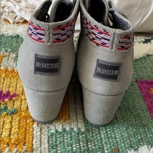 Toms boots !